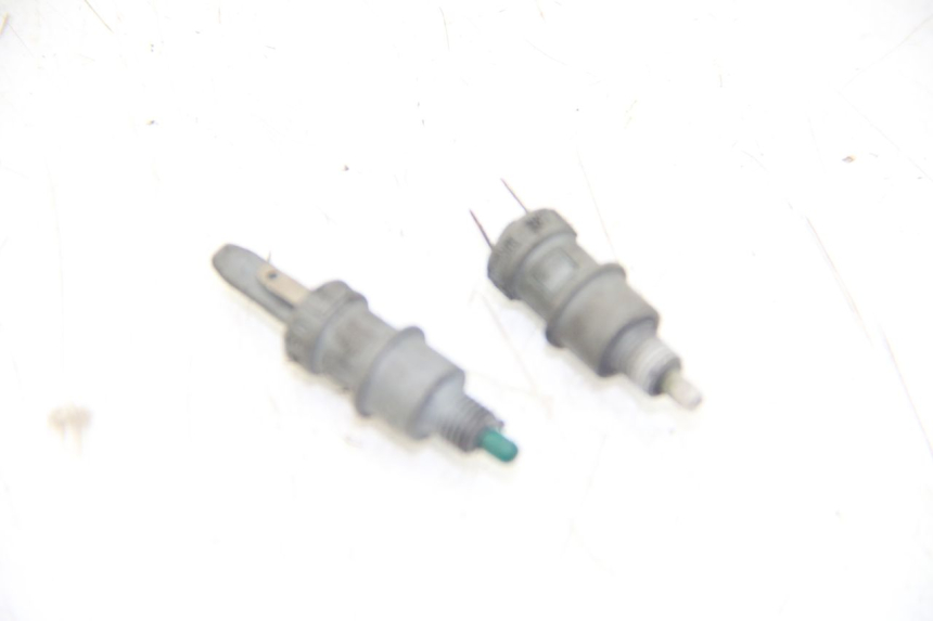 photo de INTERRUPTOR DE LUZ DE FRENO MBK BOOSTER SPIRIT 50 (1999 - 2003) - Vista principal