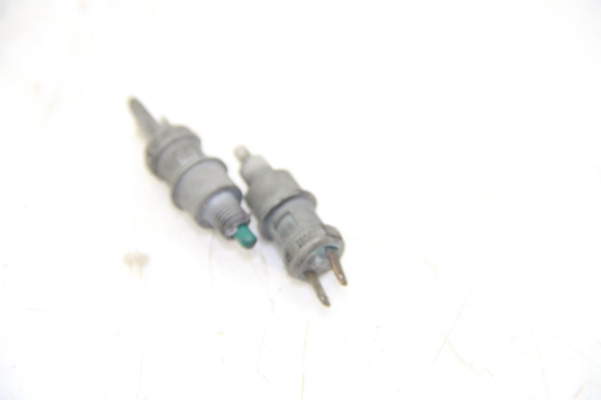 photo de INTERRUPTOR DE LUZ DE FRENO MBK BOOSTER SPIRIT 50 (1999 - 2003) - Detalle de la pieza