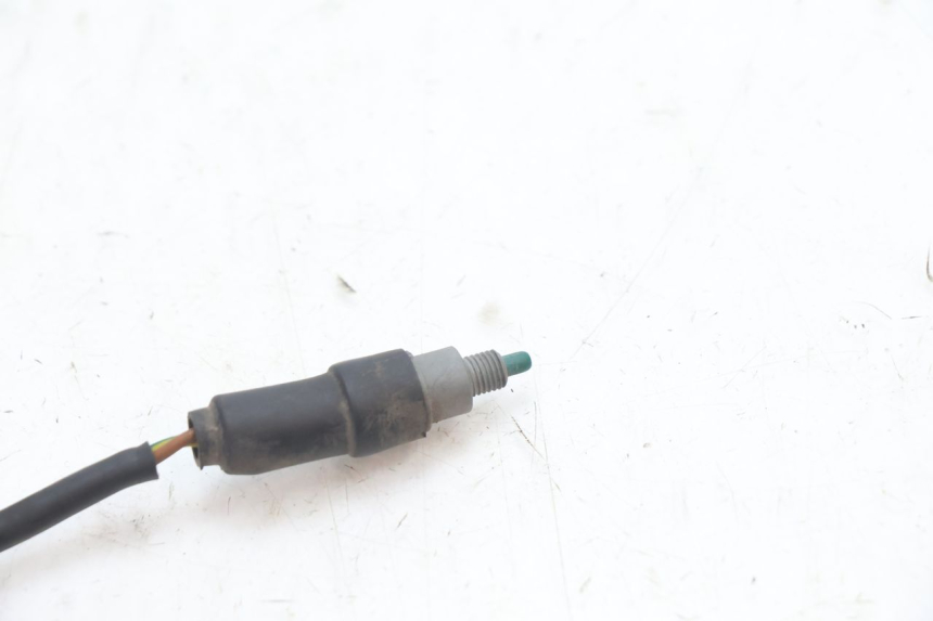 photo de INTERRUPTOR DE LUZ DE FRENO MBK BOOSTER SPIRIT 50 (2004 - 2017) - Zoom estado de uso