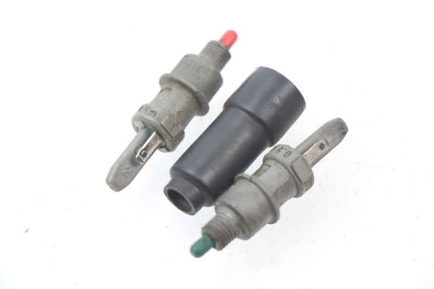 photo de LUZ FRENO INTERRUPTOR YAMAHA BW'S 50 (1999 - 2003) - Detalle de la pieza