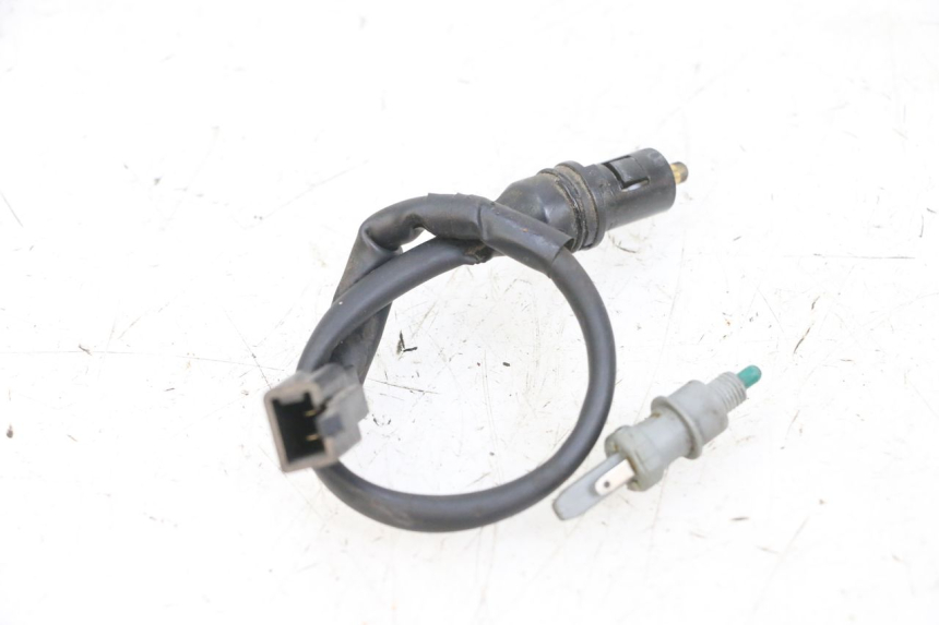 photo de INTERRUPTOR DE LUZ DE FRENO YAMAHA BW'S EASY 50 (2013 - 2016) - Otra perspectiva