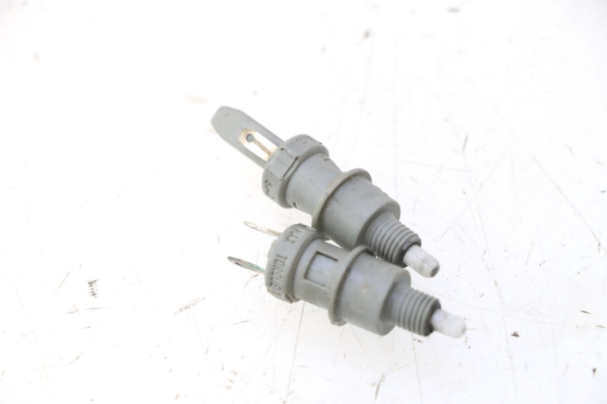 photo de INTERRUPTOR DE LUZ DE FRENO PEUGEOT CITYSTAR 2T 50 (2018 - 2021) - Detalle de la pieza