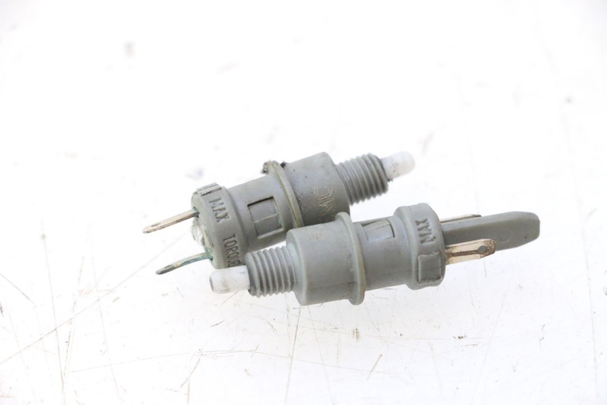 photo de INTERRUPTOR DE LUZ DE FRENO PEUGEOT CITYSTAR 2T 50 (2018 - 2021) - Zoom estado de uso