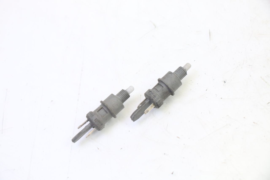photo de LUZ FRENO INTERRUPTOR PEUGEOT CITYSTAR 50 (2013 - 2017) - Detalle de la pieza
