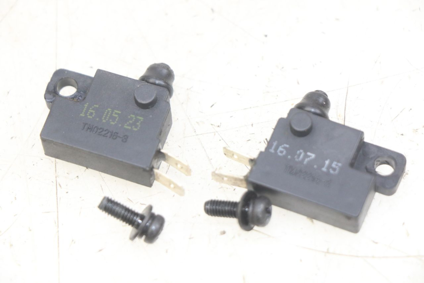 photo de INTERRUPTOR DE LUZ DE FRENO KYMCO DOWNTOWN ABS 125 (2015 - 2017) - Vista principal