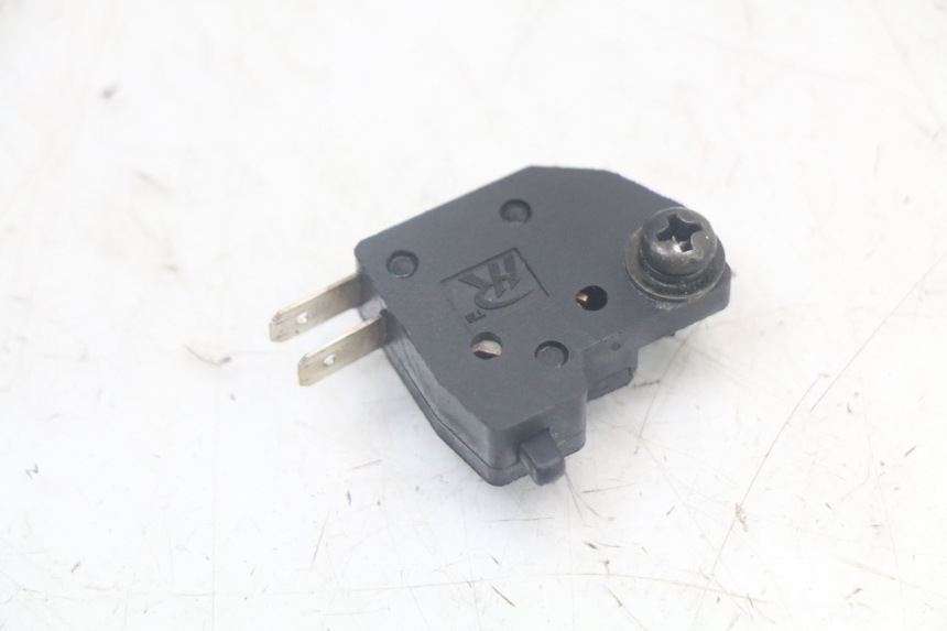 photo de CONTACTOR DE LUZ DE FRENO DERECHO KYMCO AGILITY 4T 50 (2018 - 2022) - Detalle de la pieza