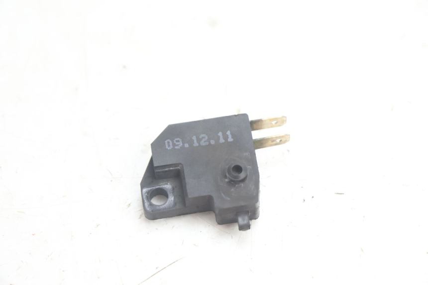 photo de CONTACTOR DE LUZ DE FRENO DERECHO KYMCO AGILITY 4T 50 (2005 - 2018) - Otra perspectiva