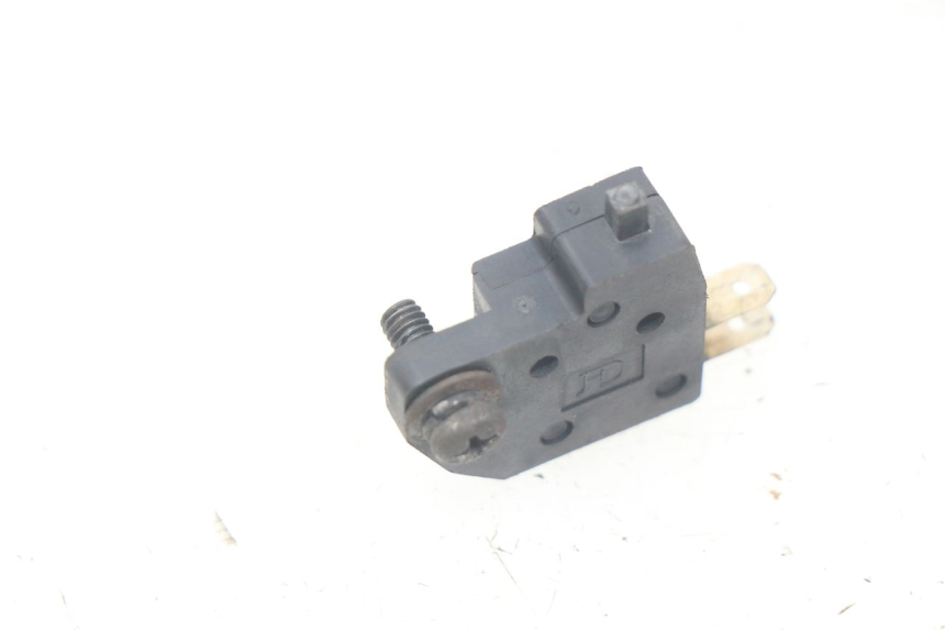 photo de CONTACTOR DE LUZ DE FRENO DERECHO KYMCO AGILITY RS 2T 50 (2009 - 2013) - Zoom estado de uso