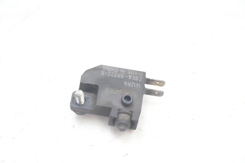 photo de LUZ FRENO INTERRUPTOR DERECHA SUZUKI BURGMAN EXECUTIVE ABS 650 (2006 - 2012) - Otra perspectiva