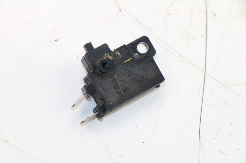 photo de LUZ FRENO INTERRUPTOR DERECHA HONDA CBR F 600 (1991 - 1994) - Otra perspectiva