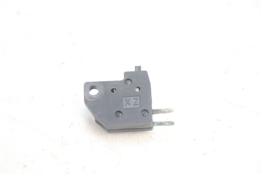photo de LUZ FRENO INTERRUPTOR DERECHA CF MOTO E-CHARM 125 (2005 - 2008) - Vista principal