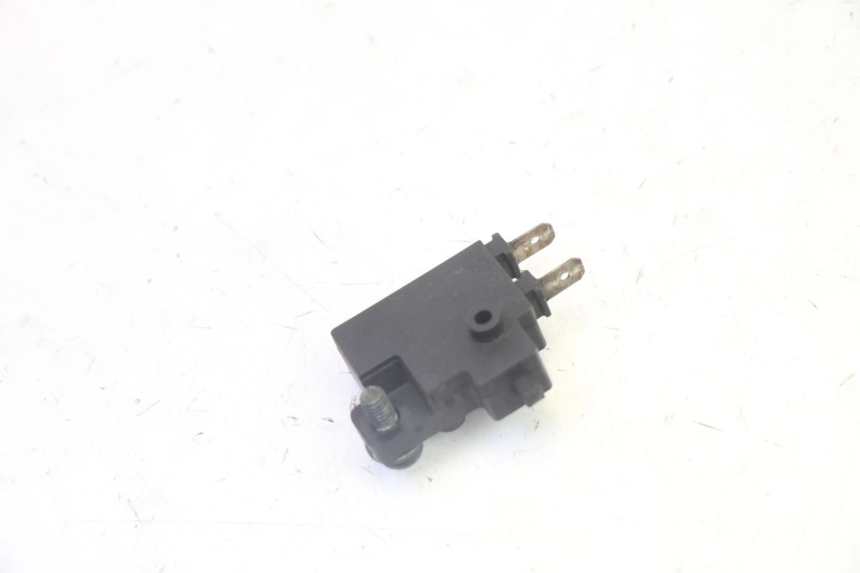 photo de CONTACTOR DE LUZ DE FRENO DERECHO HONDA FES S-WING SWING ABS 125 (2007 - 2015) - Otra perspectiva