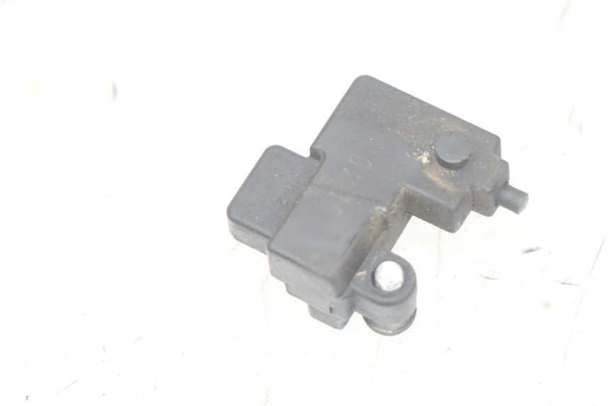 photo de CONTACTOR DE LUZ DE FRENO DERECHO YAMAHA FJR ABS 1300 (2006 - 2012) - Detalle de la pieza