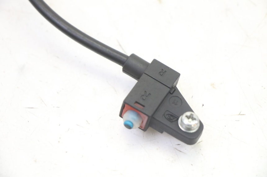 photo de CONTACTOR DE LUZ DE FRENOS DERECHO VENESI FLY RETRO 4T 50 (2020 - 2025) - Otra perspectiva