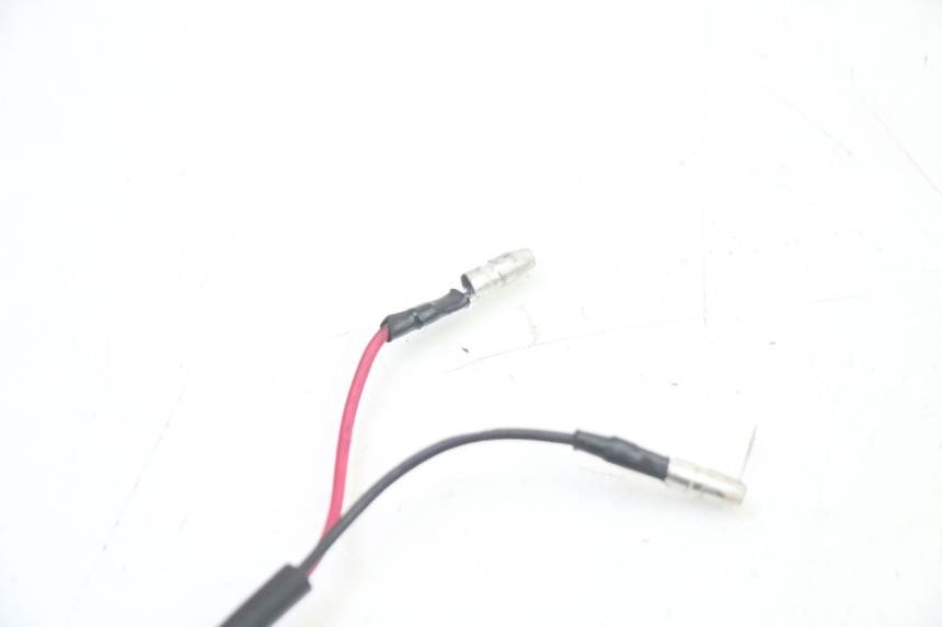 photo de CONTACTOR DE LUZ DE FRENOS DERECHO VENESI FLY RETRO 4T 50 (2020 - 2025) - Detalles de los puntos de fijación