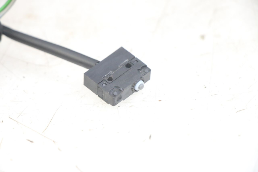 photo de LUZ FRENO INTERRUPTOR DERECHA PEUGEOT GEOPOLIS RS 125 (2007 - 2009) - Otra perspectiva