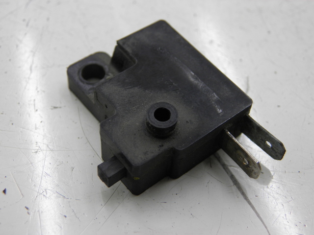 photo de LUZ FRENO INTERRUPTOR DERECHA HONDA FES FORESIGHT 250 (1997 - 2002) - Detalle de la pieza