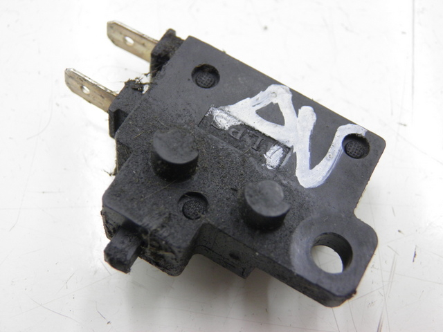 photo de CONTACTOR DE LUZ DE FRENO DERECHO HONDA FES PANTHEON 125 (2003 - 2007) - Vista principal