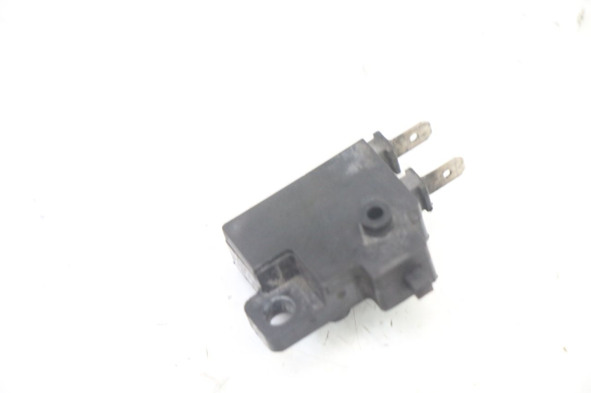 photo de CONTACTOR DE LUZ DE FRENO DERECHO HONDA FES S-WING SWING ABS 125 (2007 - 2015) - Otra perspectiva