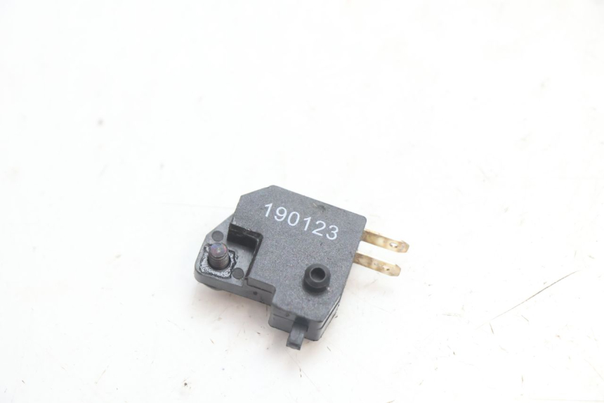 photo de LUZ FRENO INTERRUPTOR DERECHA PEUGEOT KISBEE 2T 50 (2018 - 2022) - Zoom estado de uso