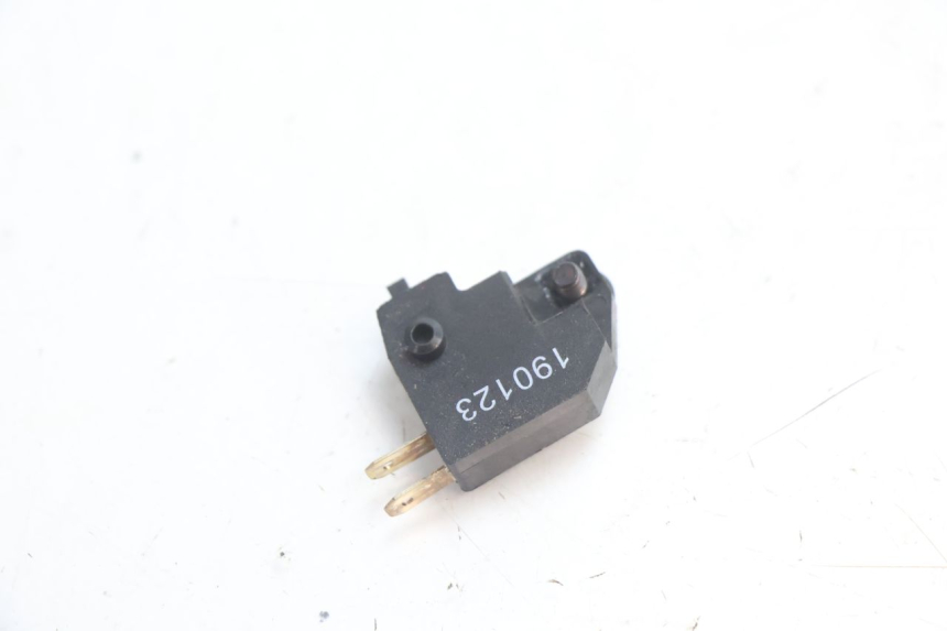 photo de LUZ FRENO INTERRUPTOR DERECHA PEUGEOT KISBEE 2T 50 (2018 - 2022) - Otra perspectiva