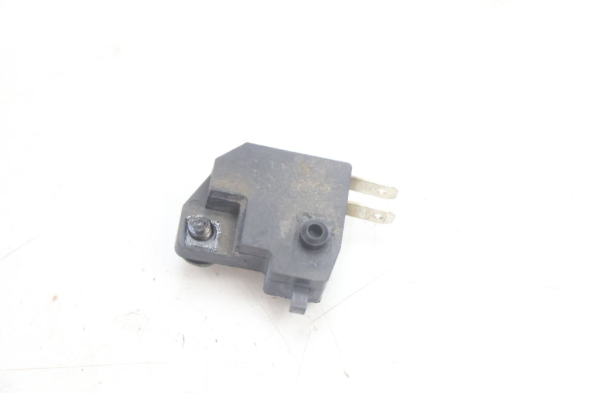 photo de LUZ FRENO INTERRUPTOR DERECHA PEUGEOT KISBEE 4T 50 (2018 - 2022) - Otra perspectiva
