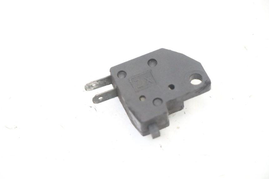 photo de CONTACTOR DE LUZ DE FRENO DERECHO KYMCO DINK STREET 125 (2009 - 2014) - Zoom estado de uso