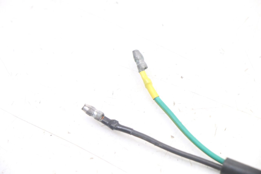 photo de LUZ FRENO INTERRUPTOR DERECHA KYMCO PEOPLE S 125 (2000 - 2008) - Primer plano técnico