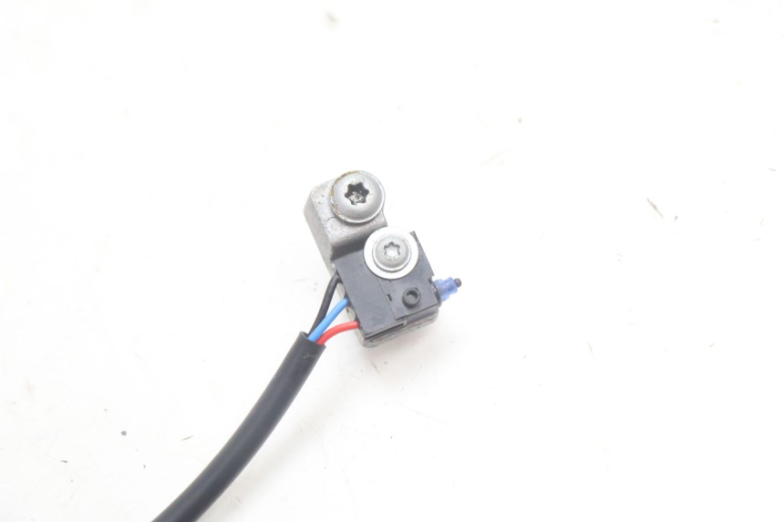 photo de LUZ FRENO INTERRUPTOR DERECHA PIAGGIO MP3 HPE 530 (2022 - 2026) - Detalle de la pieza