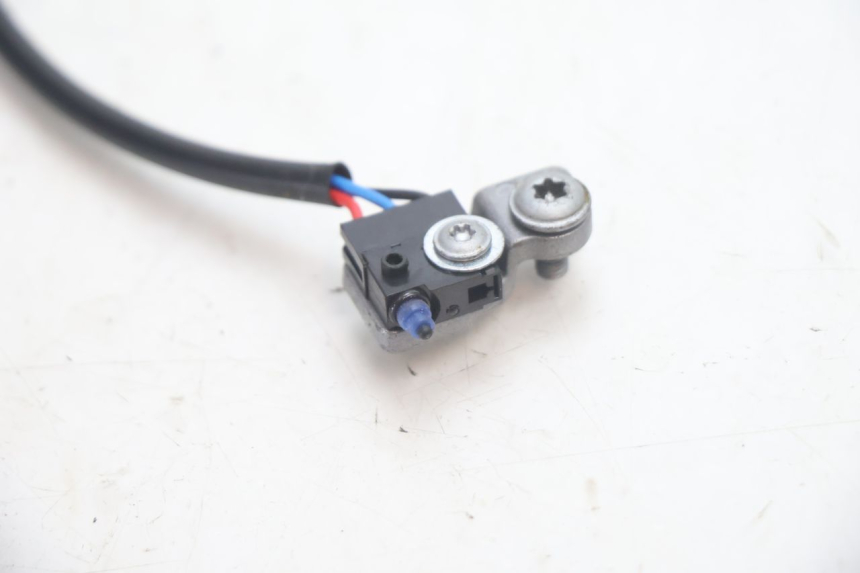 photo de LUZ FRENO INTERRUPTOR DERECHA PIAGGIO MP3 HPE 530 (2022 - 2026) - Zoom estado de uso
