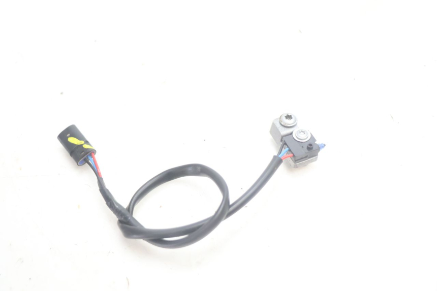 photo de LUZ FRENO INTERRUPTOR DERECHA PIAGGIO MP3 HPE 530 (2022 - 2026) - Otra perspectiva