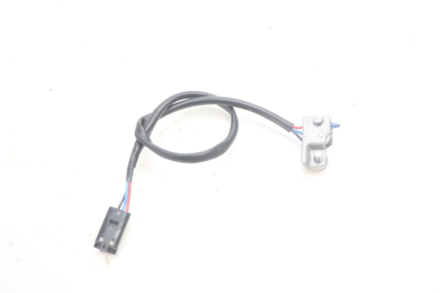 photo de LUZ FRENO INTERRUPTOR DERECHA PIAGGIO MP3 HPE 530 (2022 - 2026) - Primer plano técnico