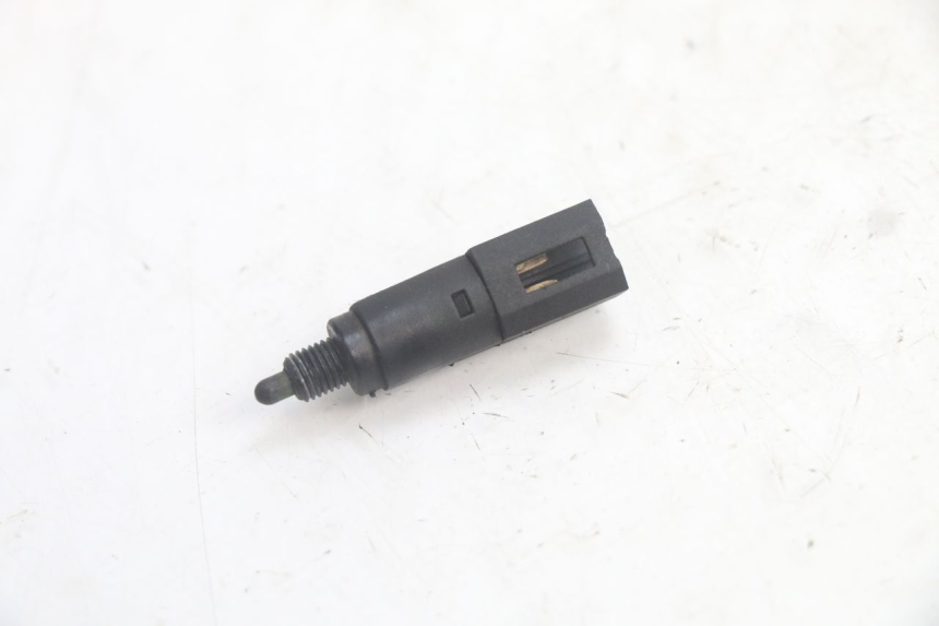 photo de LUZ FRENO INTERRUPTOR DERECHA PIAGGIO MP3 125 (2006 - 2014) - Vista principal