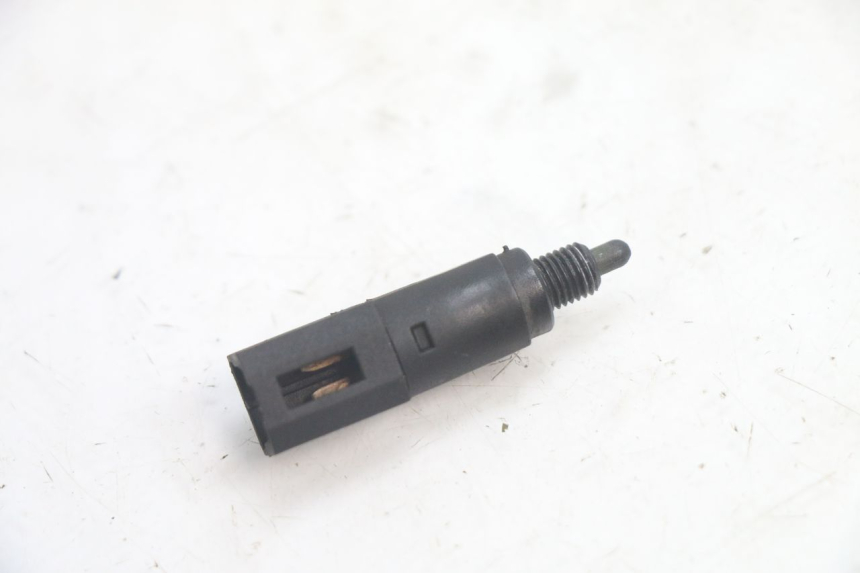 photo de LUZ FRENO INTERRUPTOR DERECHA PIAGGIO MP3 125 (2006 - 2014) - Detalle de la pieza