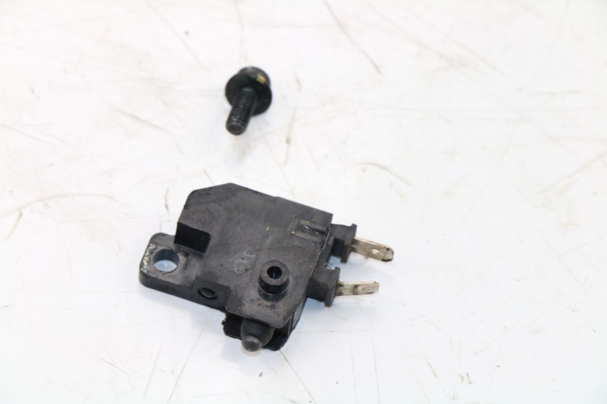 photo de LUZ FRENO INTERRUPTOR DERECHA HONDA MSX 125 (2013 - 2015) - Primer plano técnico