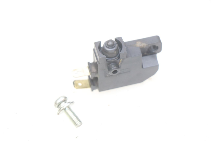 photo de CONTACTOR DE LUZ DE FRENO DERECHO YAMAHA N-MAX NMAX 125 (2017 - 2020) - Detalle de la pieza