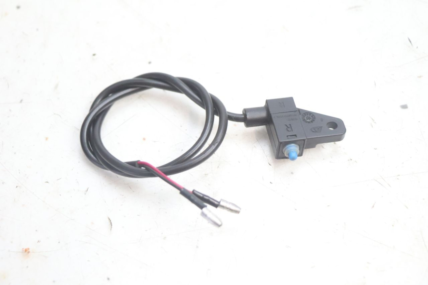 photo de LUZ FRENO INTERRUPTOR DERECHA JM MOTORS OLDIES 4T 50 (2020 - 2026) - Otra perspectiva