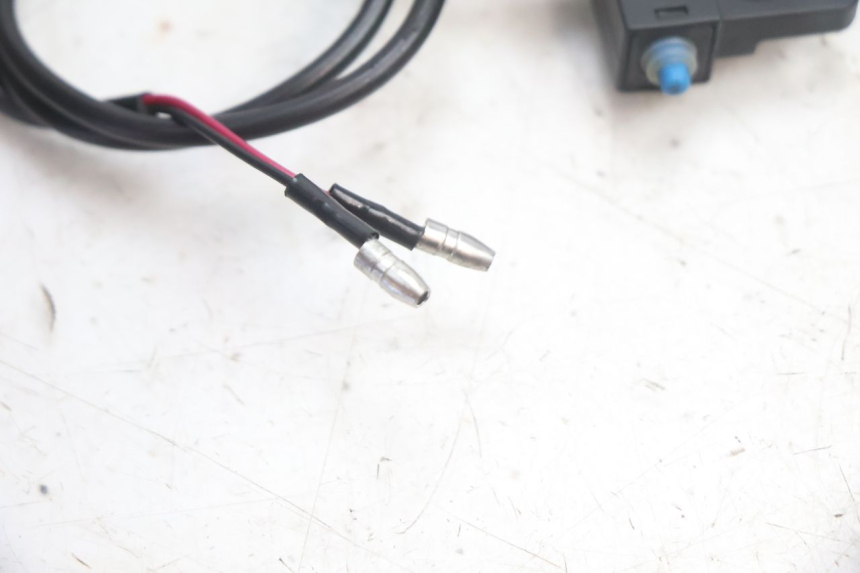 photo de LUZ FRENO INTERRUPTOR DERECHA JM MOTORS OLDIES 4T 50 (2020 - 2026) - Primer plano técnico