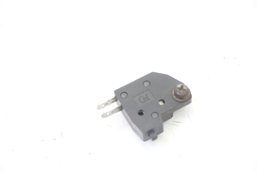 photo de CONTACTOR DE LUZ DE FRENO DERECHO SYM ORBIT 2 4T 50 (2008 - 2017) - Detalle de la pieza