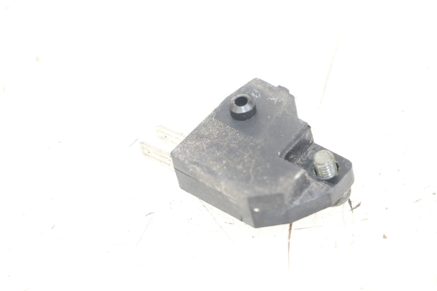 photo de CONTACTOR DE LUZ DE FRENO DERECHO SYM ORBIT III 3 4T 50 (2018 - 2021) - Detalle de la pieza