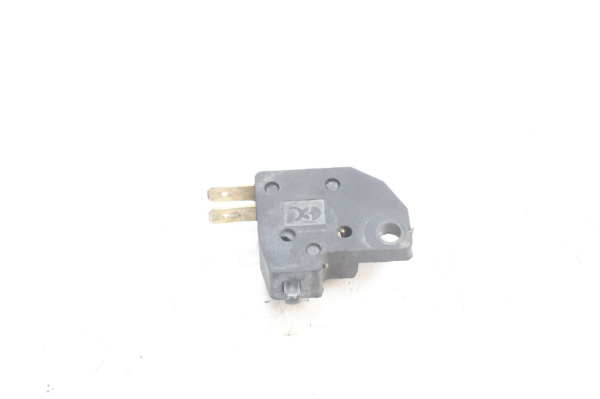 photo de LUZ FRENO INTERRUPTOR DERECHA SYM ORBIT III 3 4T 50 (2021 - 2025) - Otra perspectiva