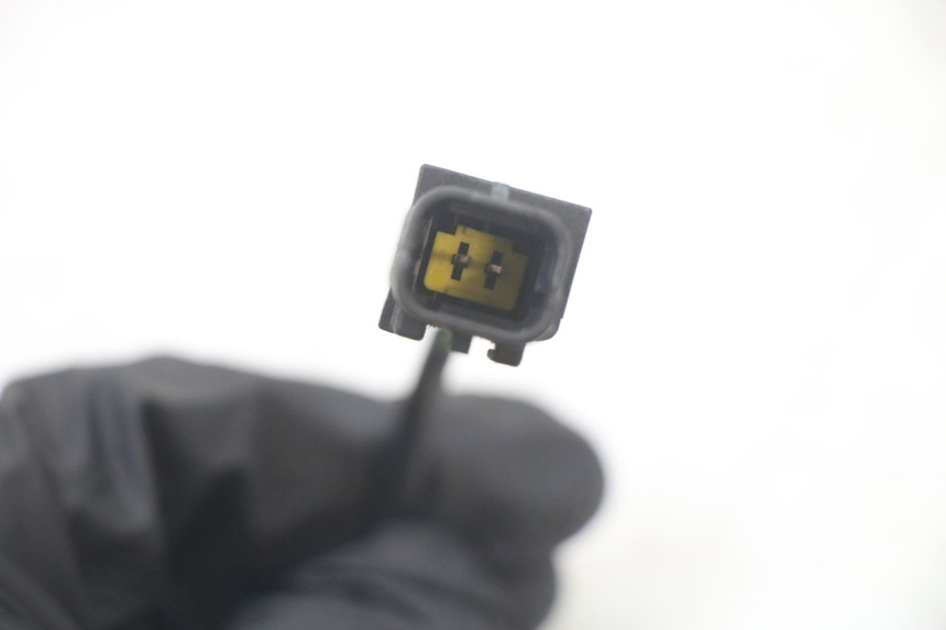 photo de LUZ FRENO INTERRUPTOR DERECHA PEUGEOT SATELIS COMPRESSOR K15 125 (2006 - 2009) - Primer plano técnico