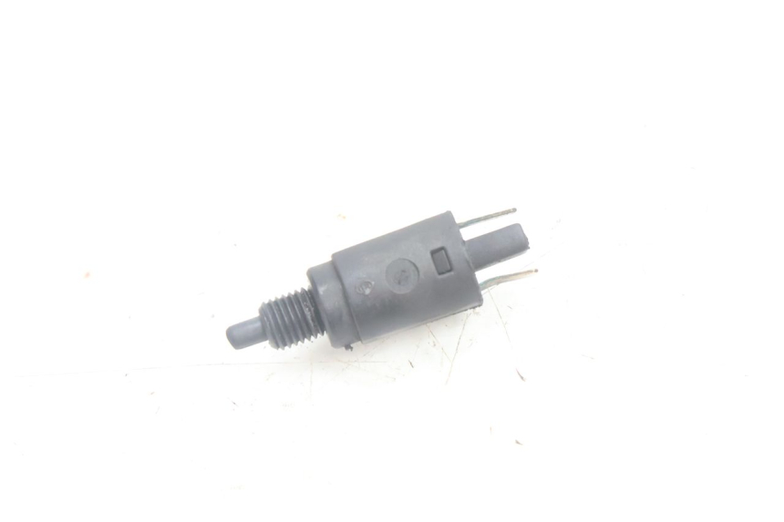 photo de LUZ FRENO INTERRUPTOR DERECHA GILERA RUNNER SP 50 (2002 - 2004) - Vista principal