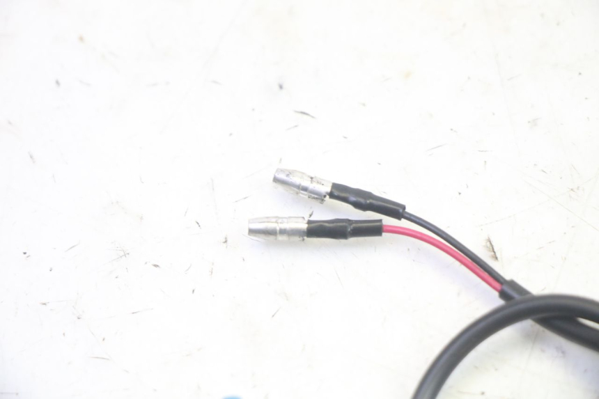 photo de LUZ FRENO INTERRUPTOR DERECHA JM MOTORS SANTANA EVO 50 (2024 - 2026) - Primer plano técnico