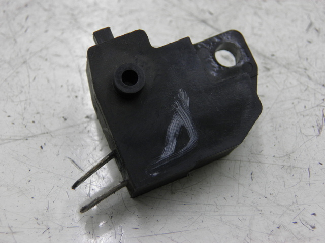 photo de LUZ FRENO INTERRUPTOR DERECHA SUZUKI BURGMAN EXECUTIVE 650 (2008 - 2010) - Vista principal