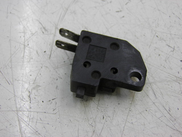 photo de LUZ FRENO INTERRUPTOR DERECHA SUZUKI TU X TUX VOLTY 125 (1999 - 2001) - Detalle de la pieza