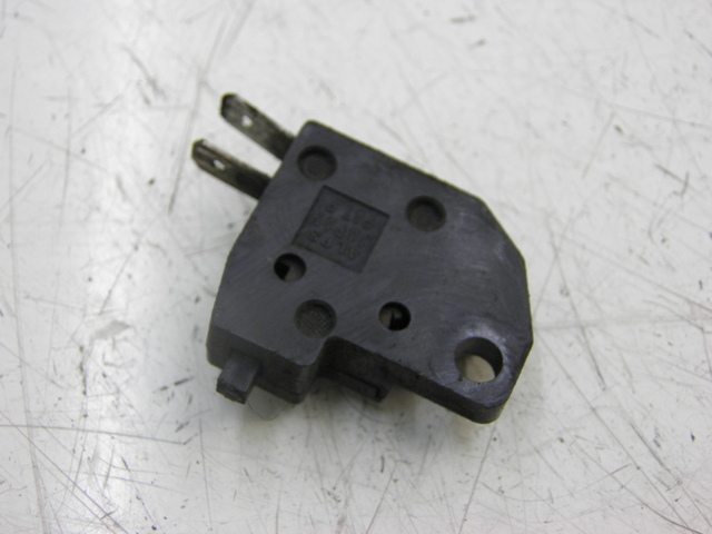 photo de LUZ FRENO INTERRUPTOR DERECHA SUZUKI TU X TUX VOLTY 125 (1999 - 2001) - Otra perspectiva