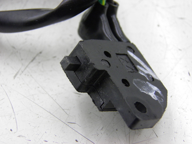 photo de LUZ FRENO INTERRUPTOR DERECHA SYM SYMPLY 4T 50 (2012 - 2015) - Primer plano técnico