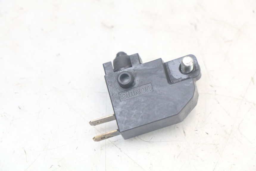 photo de CONTACTOR DE LUZ DE FRENO DERECHO KAWASAKI VERSYS ABS 650 (2015 - 2018) - Zoom estado de uso