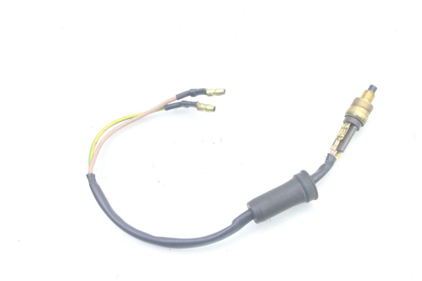 photo de LUZ FRENO INTERRUPTOR DERECHA YAMAHA WHY 50 (1998 - 2000) - Primer plano técnico